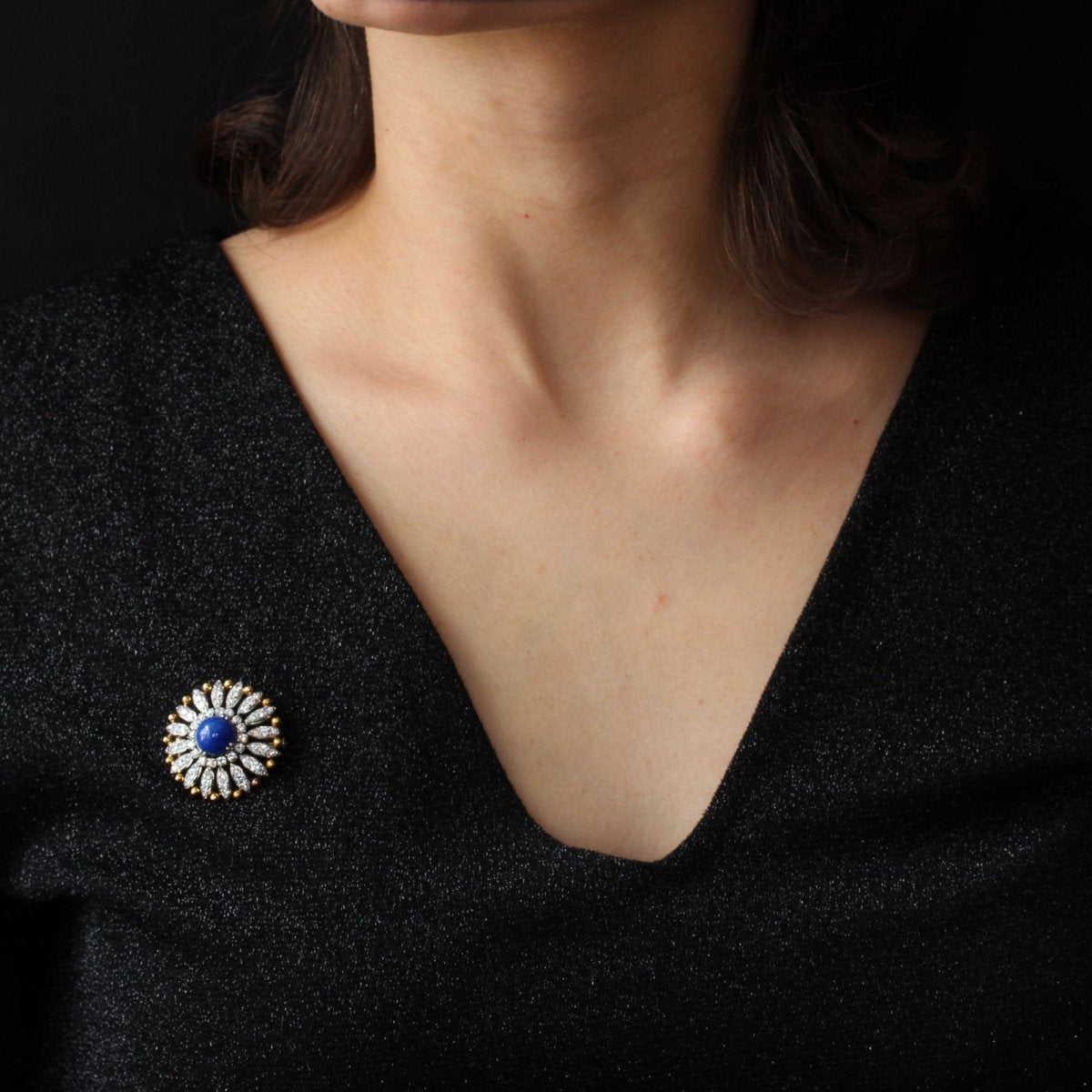 Broche ANCIENNE Fleur en or jaune et platine avec lapis lazuli et diamants - Castafiore