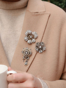 Broche ancienne fleur or argent diamants taille ancienne - Castafiore