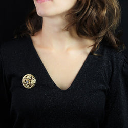 Broche ANCIENNE Forme ronde en or jaune perles fines et grenats - Castafiore