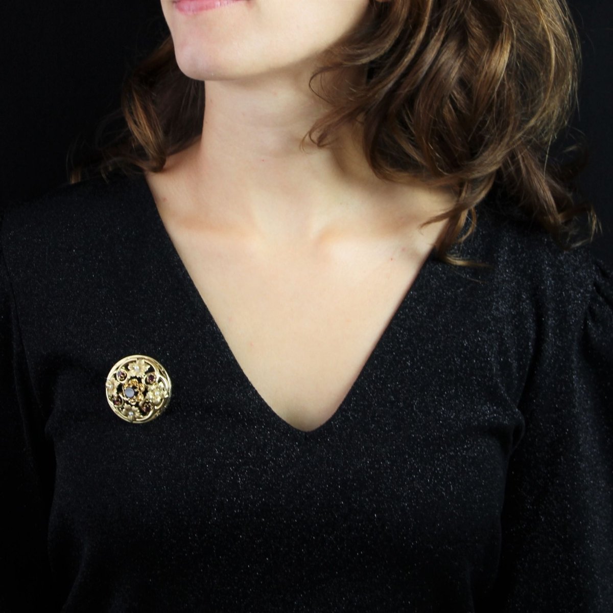 Broche ANCIENNE Forme ronde en or jaune perles fines et grenats - Castafiore