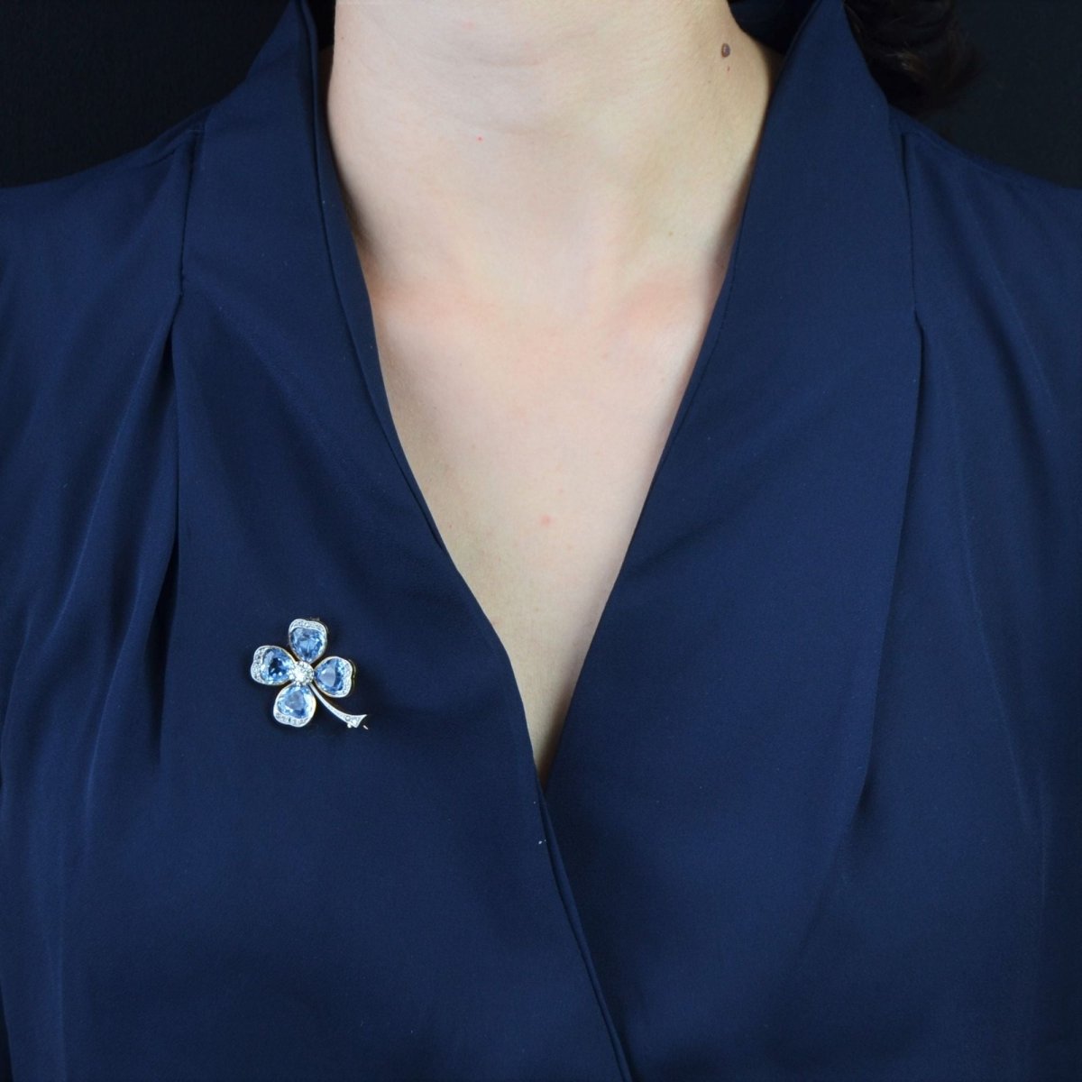 Broche ancienne trèfle spinelles et diamants - Castafiore