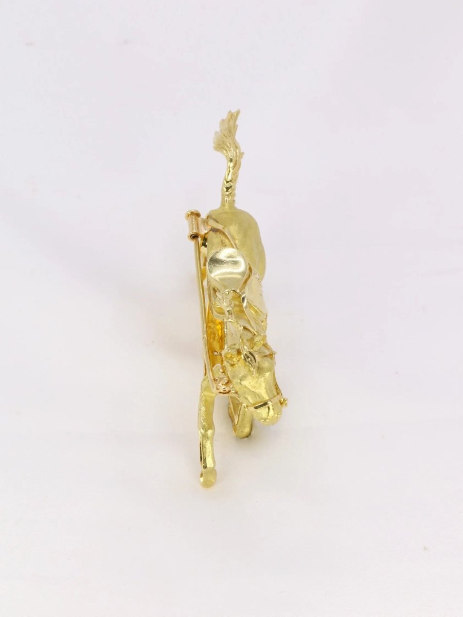 Broche animalière cheval en or jaune et diamants - Castafiore