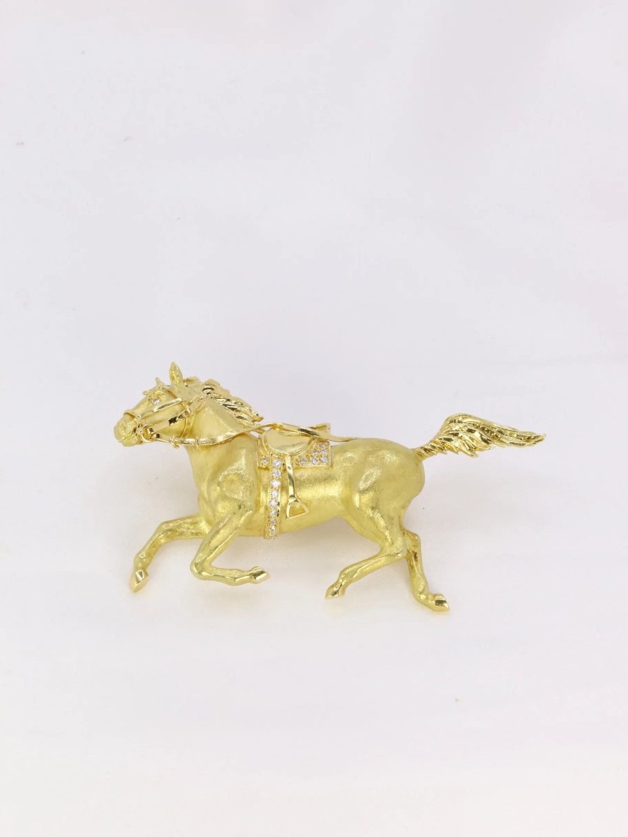 Broche animalière cheval en or jaune et diamants - Castafiore
