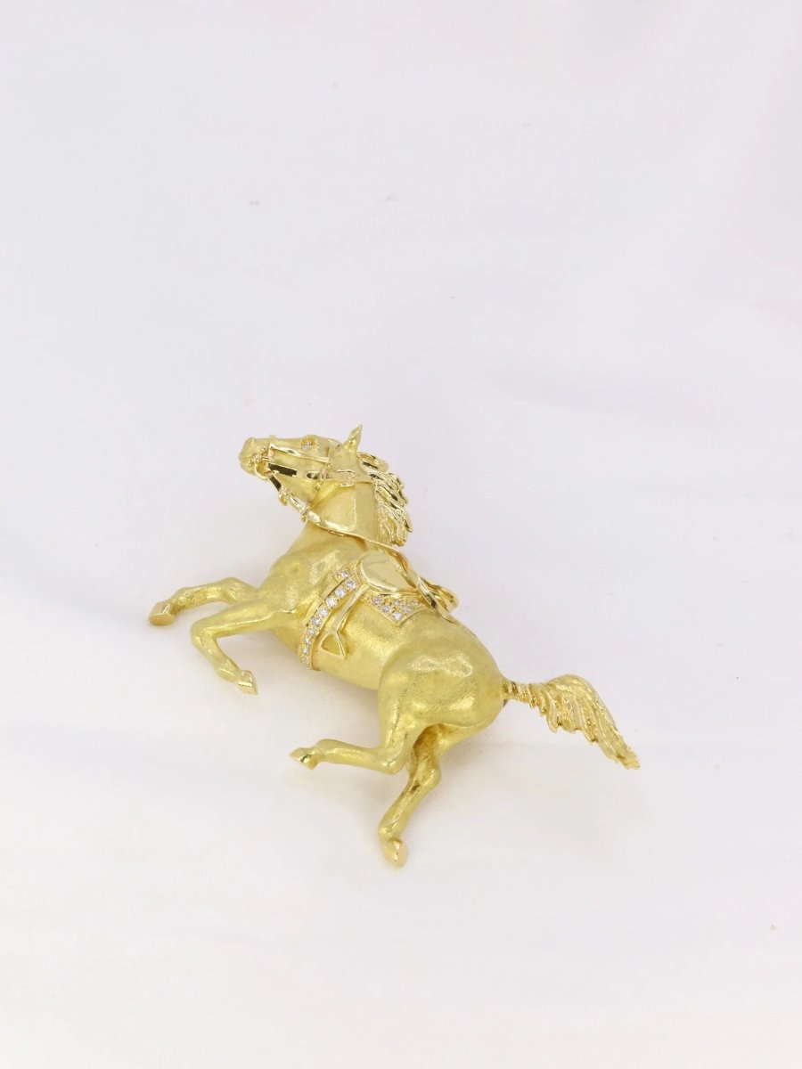 Broche animalière cheval en or jaune et diamants - Castafiore
