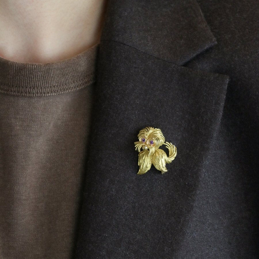 Broche animalière chien or jaune rubis - Castafiore