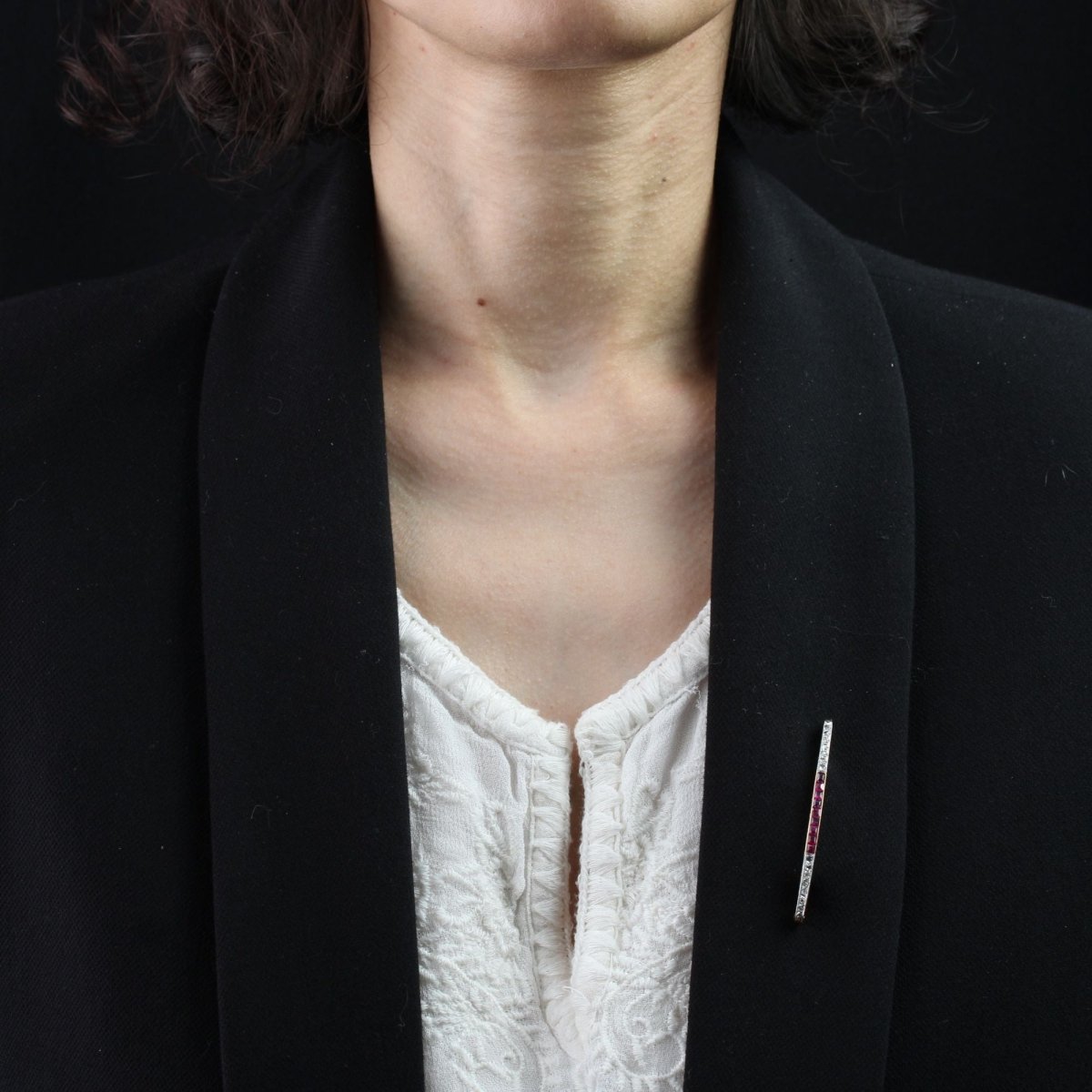 Broche art déco ligne rubis et diamants - Castafiore