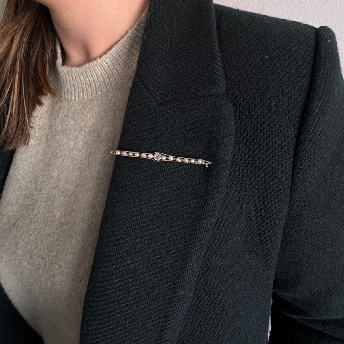 Broche Barrette en or blanc, perles, et diamants - Castafiore