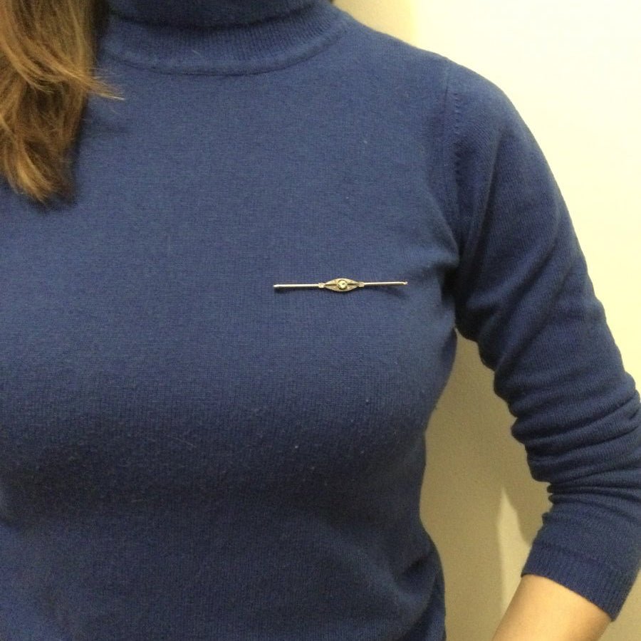 Broche Barrette en or blanc, saphirs et diamants - Castafiore