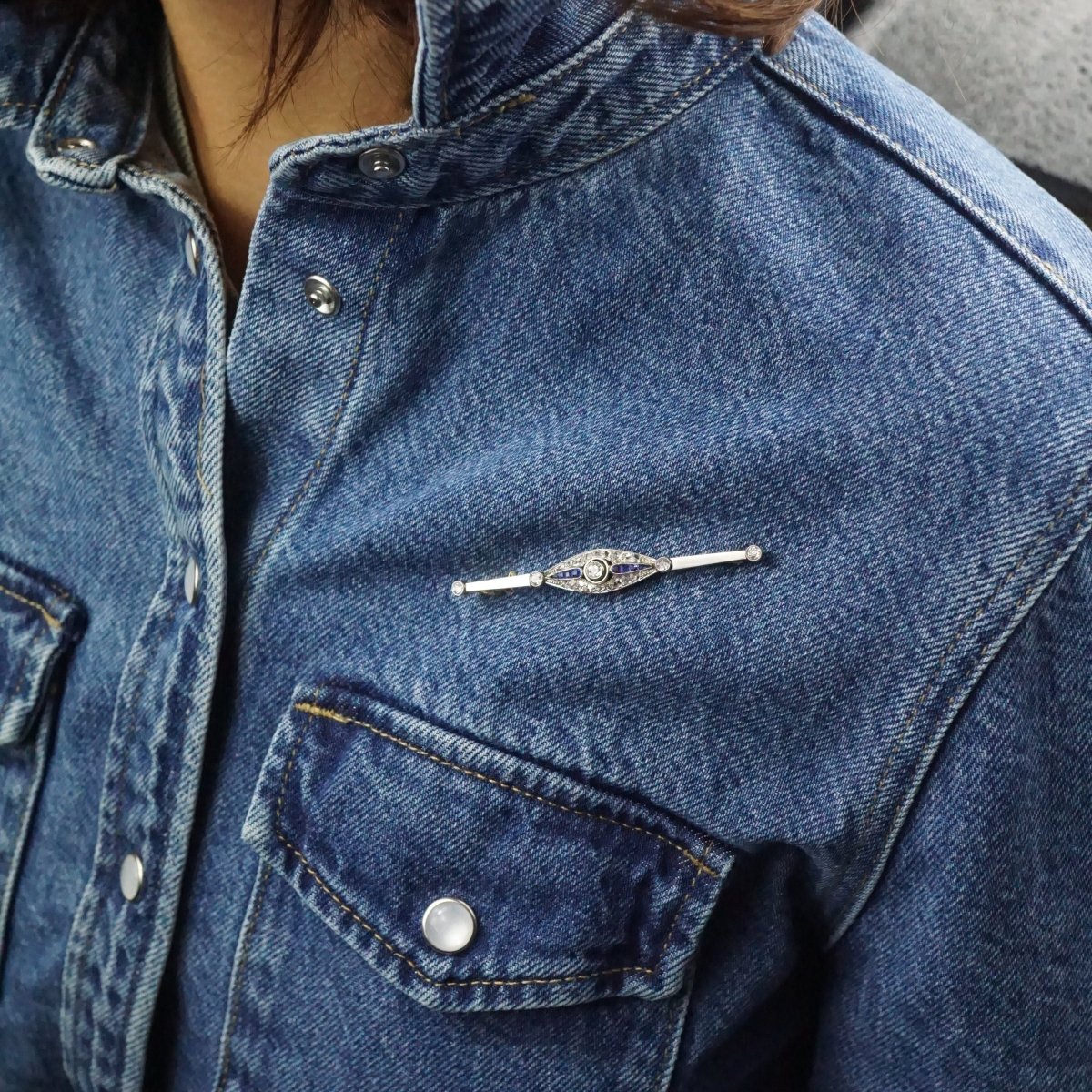 Broche Barrette en or jaune, or blanc, saphirs et diamants - Castafiore