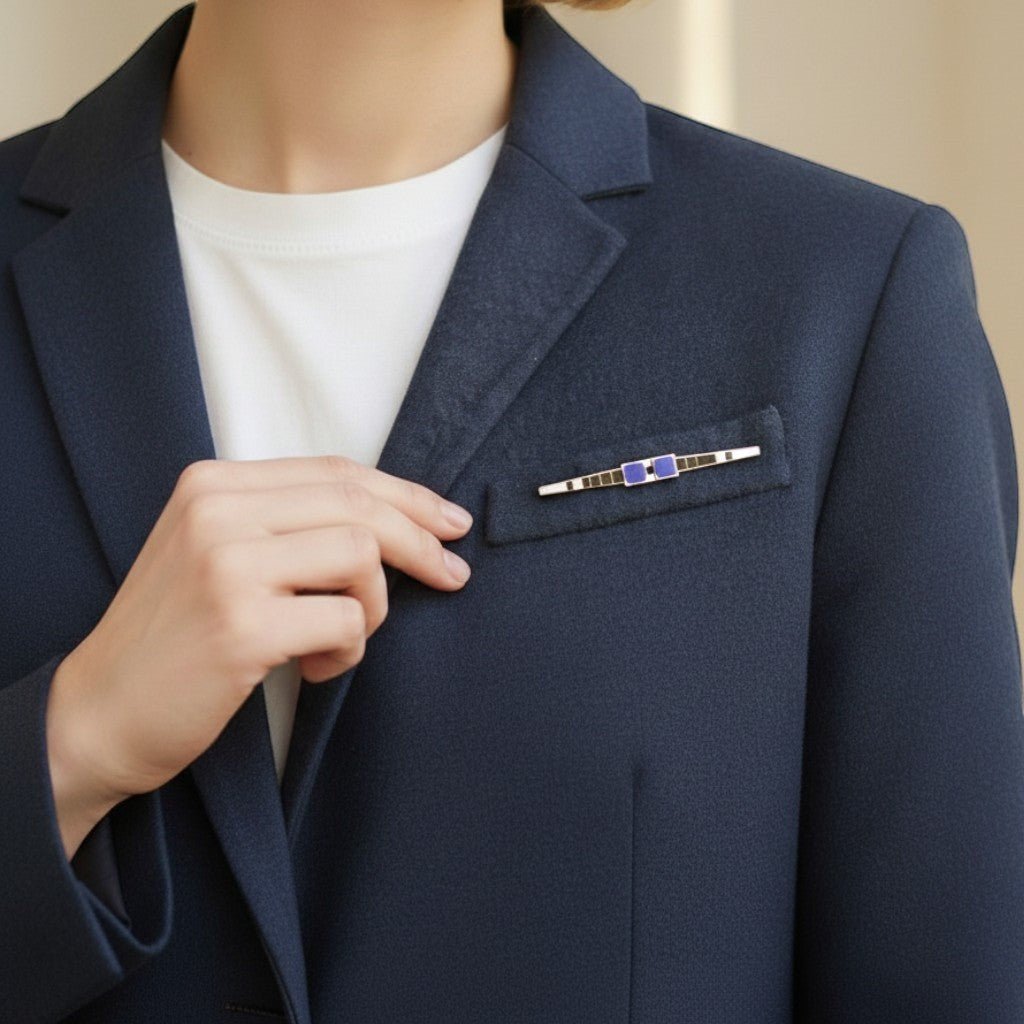Broche Barrette en platine, lapis-lazuli, onyx et diamants - Castafiore