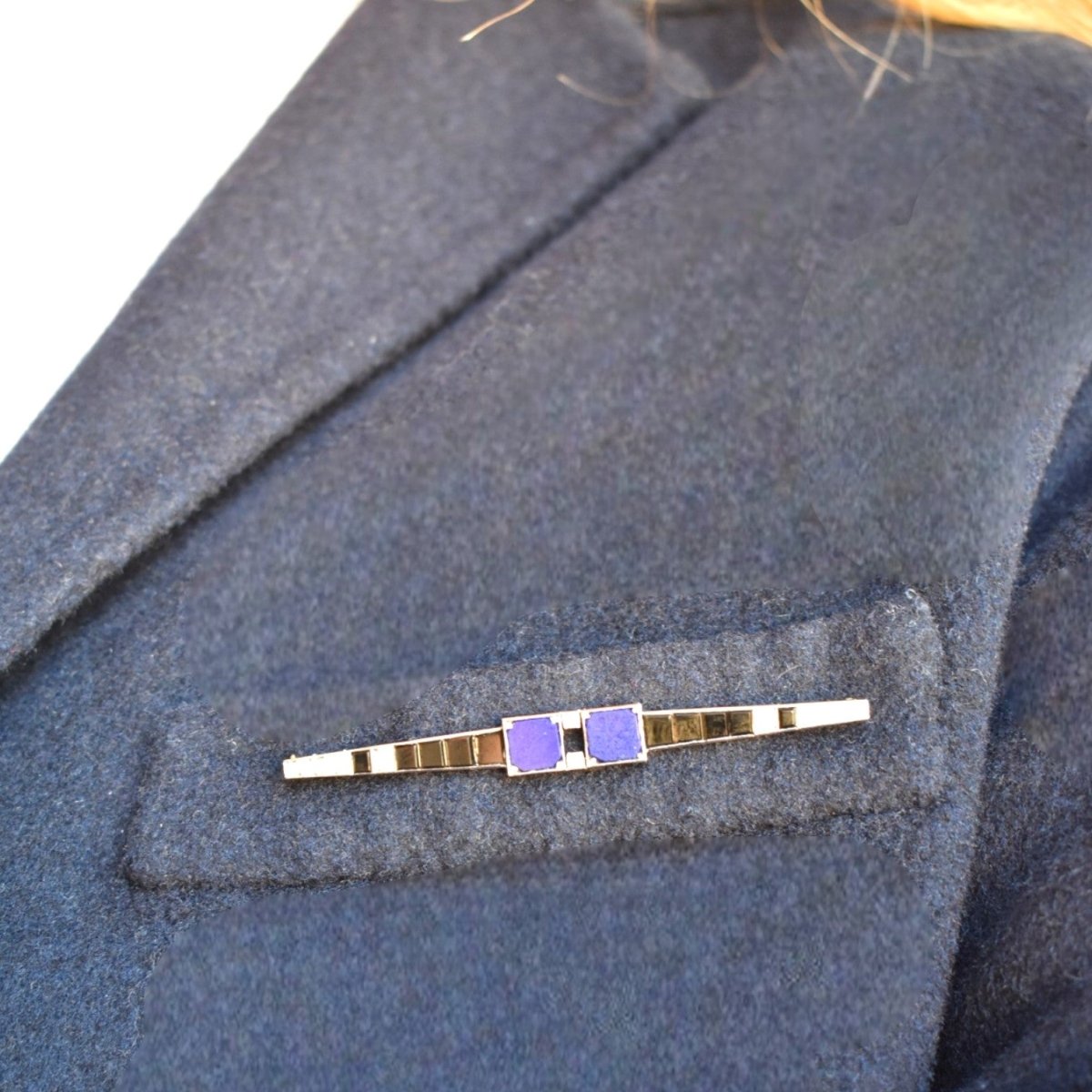 Broche Barrette en platine, onyx, lapis - lazuli et diamants - Castafiore