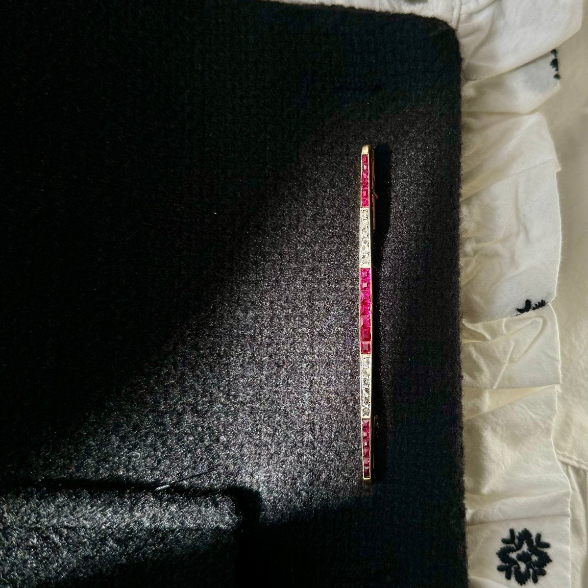 Broche barrette rubis et diamants - Castafiore