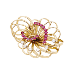 Broche BOUCHERON, or jaune, platine, rubis et diamants. - Castafiore