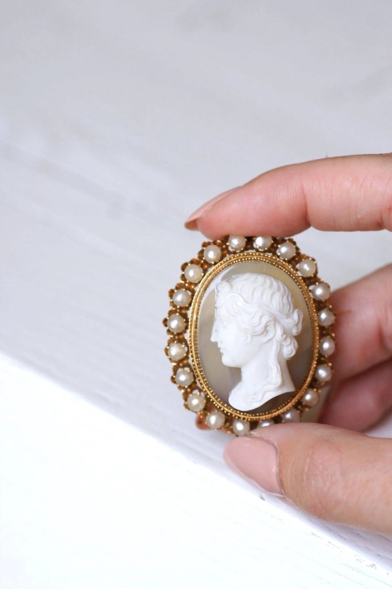 Broche camée agate et perles fines - Castafiore