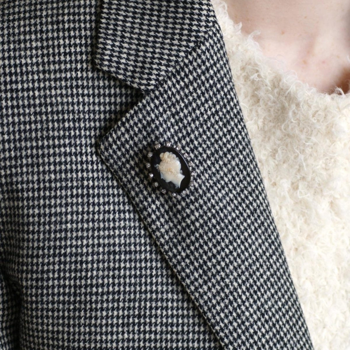 Broche Camée en onyx et diamants - Castafiore