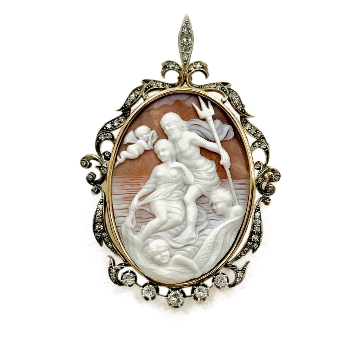 Broche camée en or gris et argent avec diamants - Castafiore