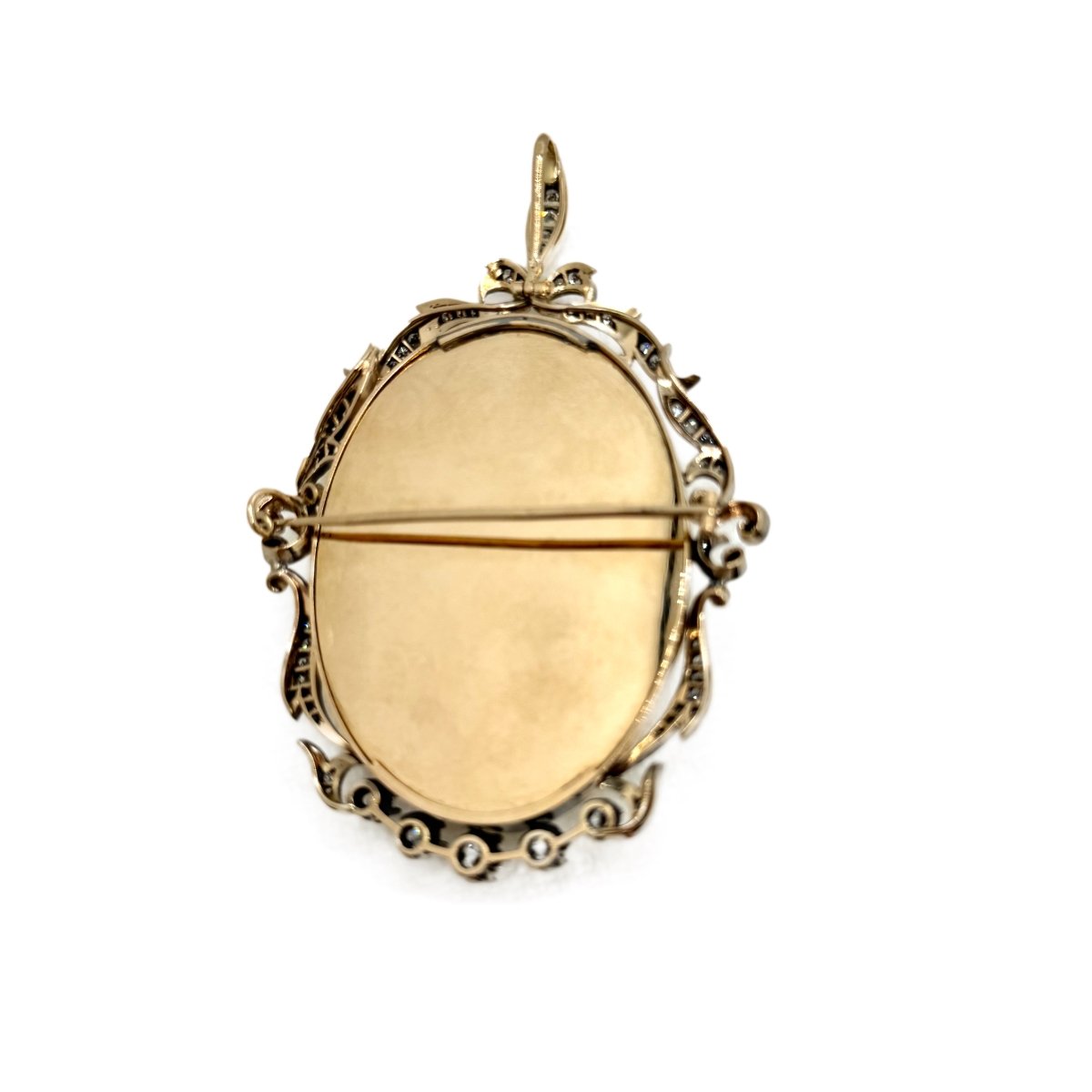 Broche camée en or gris et argent avec diamants - Castafiore