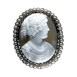 Broche Camée en or jaune, agate, perles et diamants - Castafiore