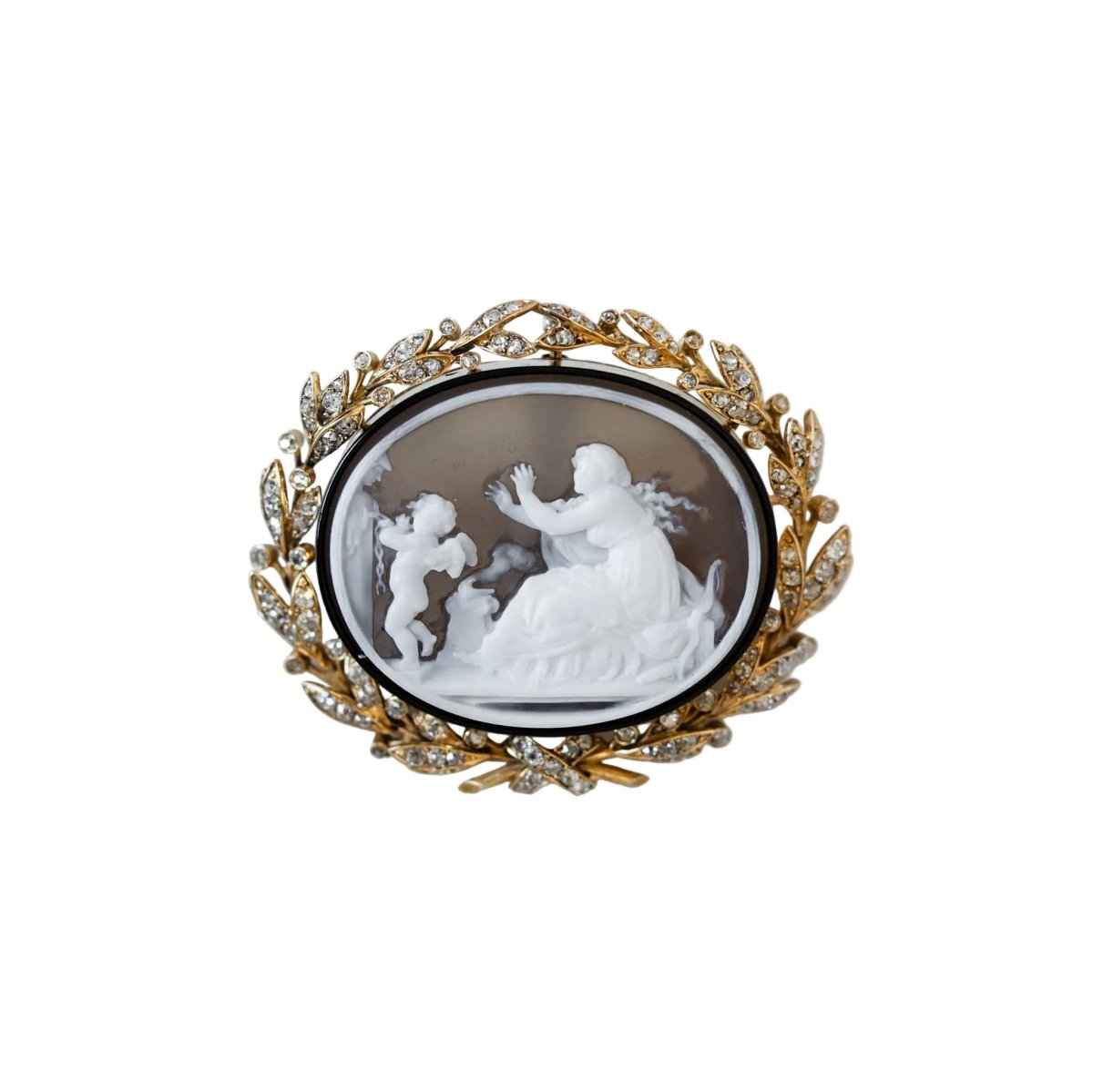 Broche Camée en or jaune et agate