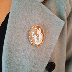 Broche Camée en or jaune et perles - Castafiore