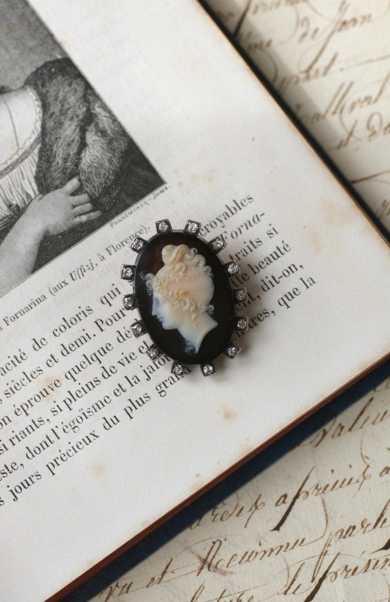 Broche Camée Onyx et Diamants - Castafiore