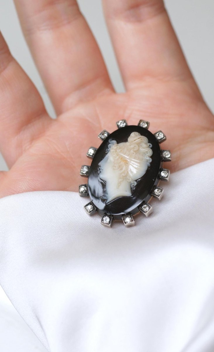 Broche Camée Onyx et Diamants - Castafiore