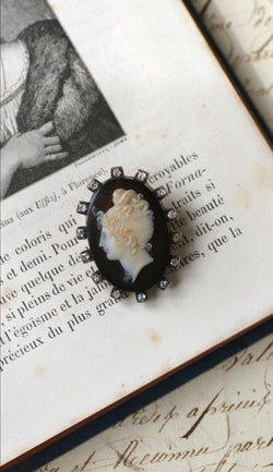 Broche Camée Onyx et Diamants - Castafiore