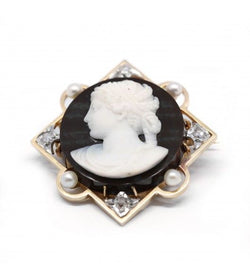 Broche Camée - Or jaune, diamants et perles - Castafiore