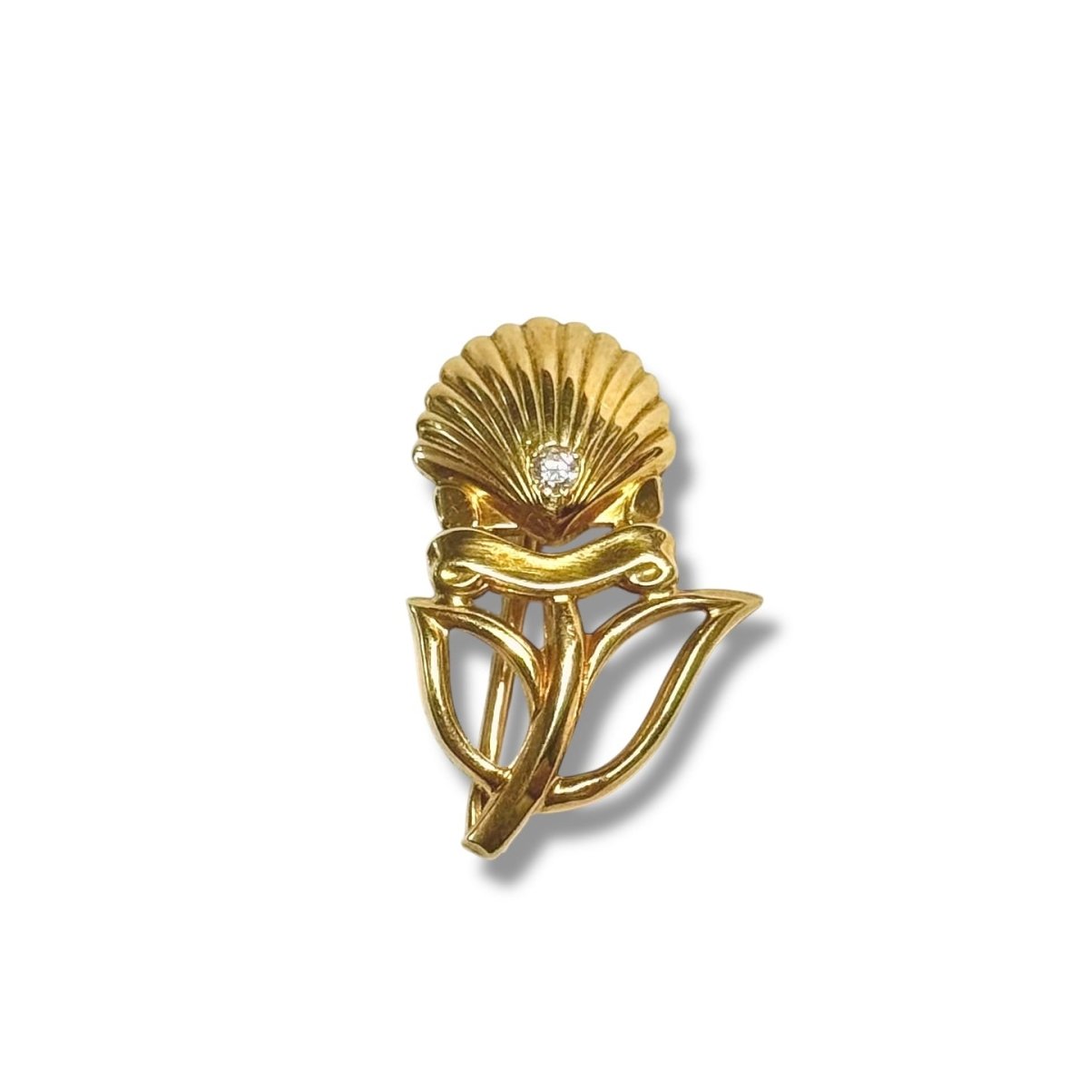 Broche CARTIER coquille feuillage en or jaune et diamant - Castafiore