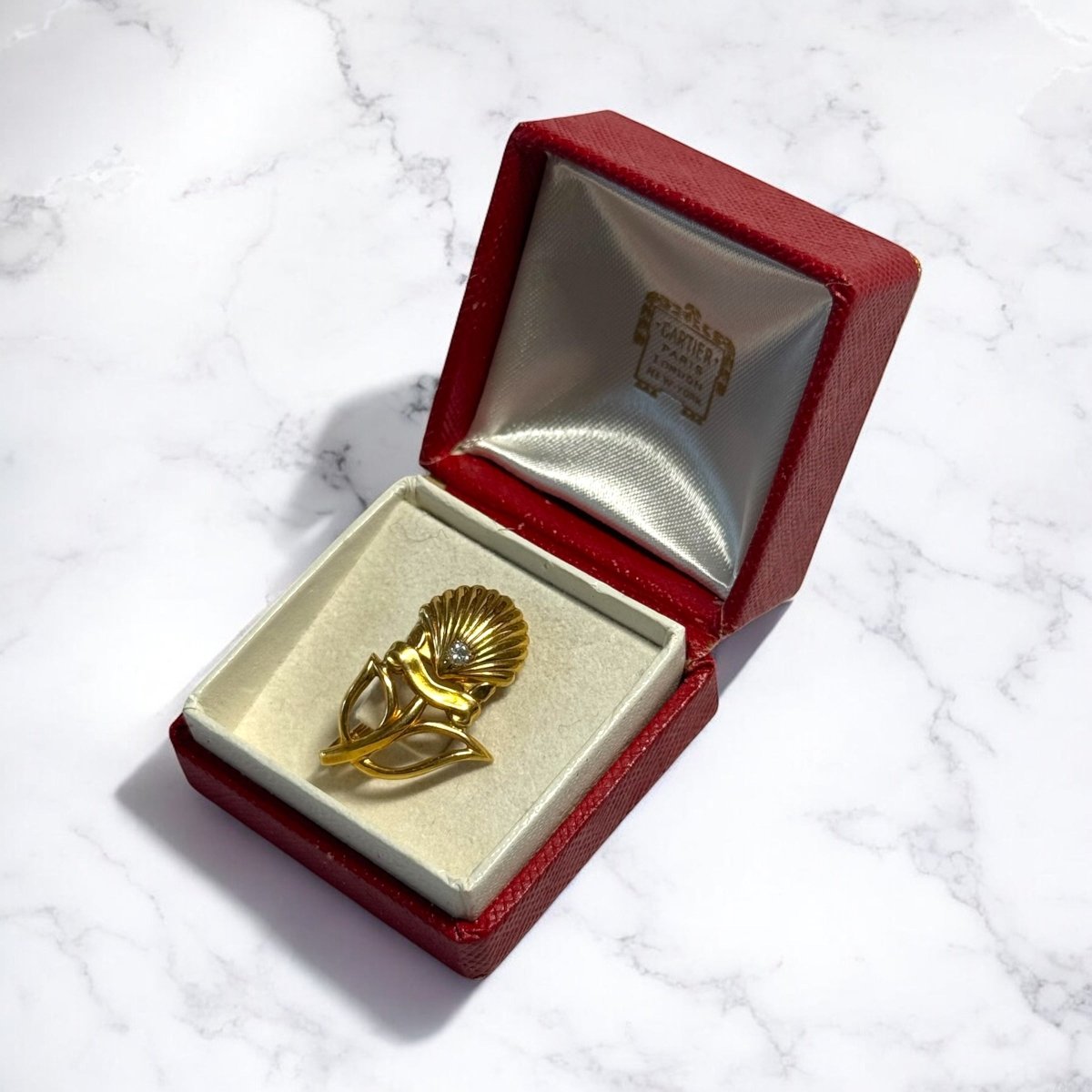 Broche Cartier pour Shell - Castafiore