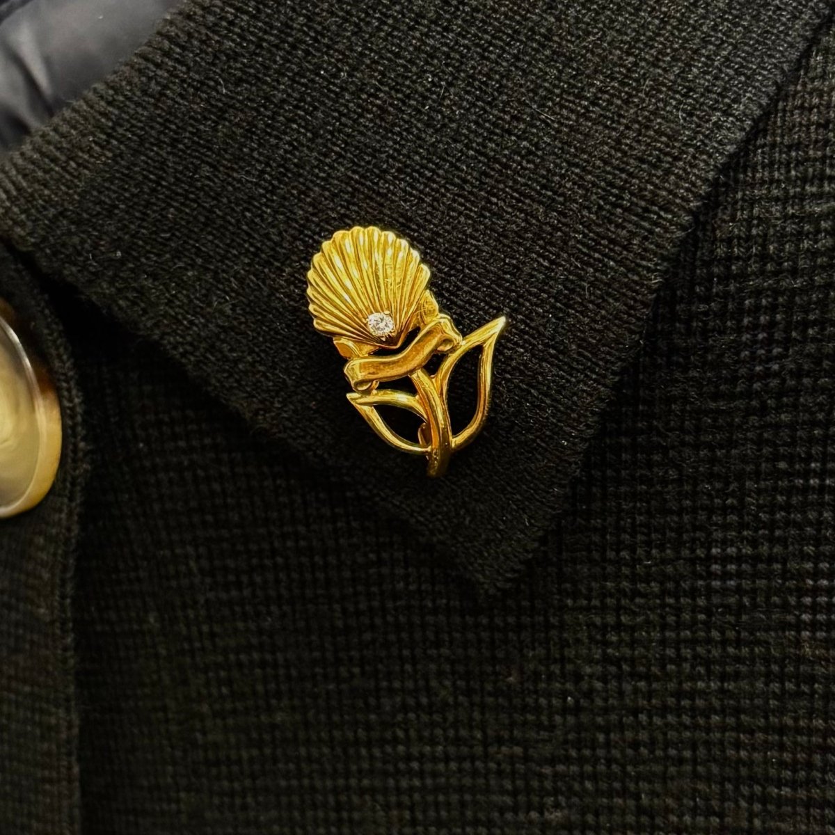 Broche CARTIER Shell en or jaune et diamant - Castafiore