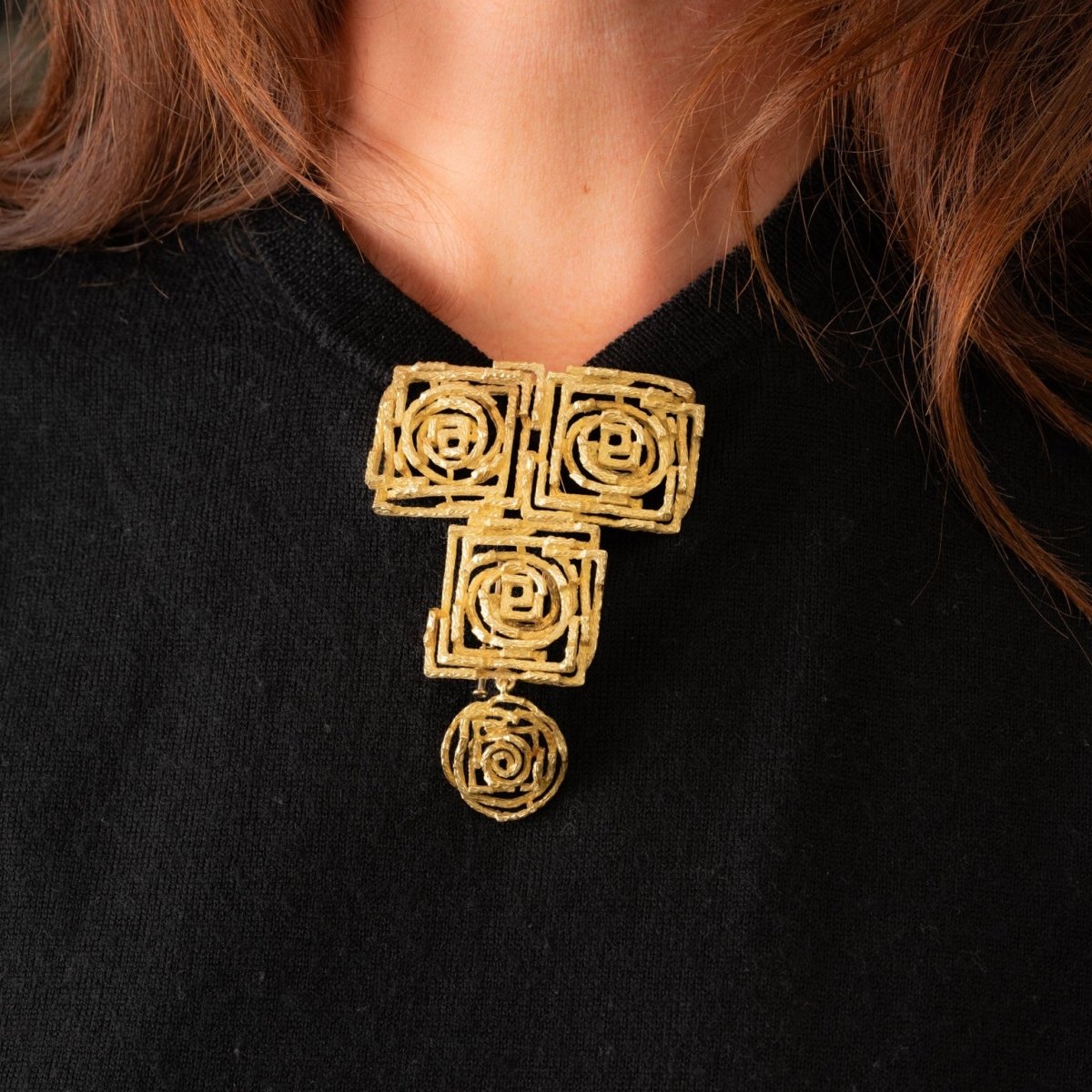 Broche CHAUMET "Labyrinthe" en or jaune - Castafiore