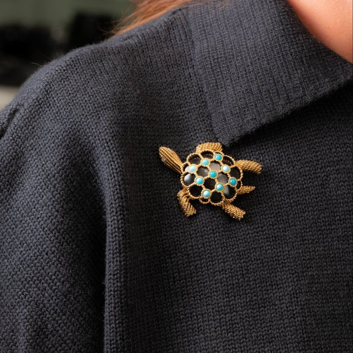 Broche Clip BOUCHERON Tortue en or jaune, turquoises et diamants