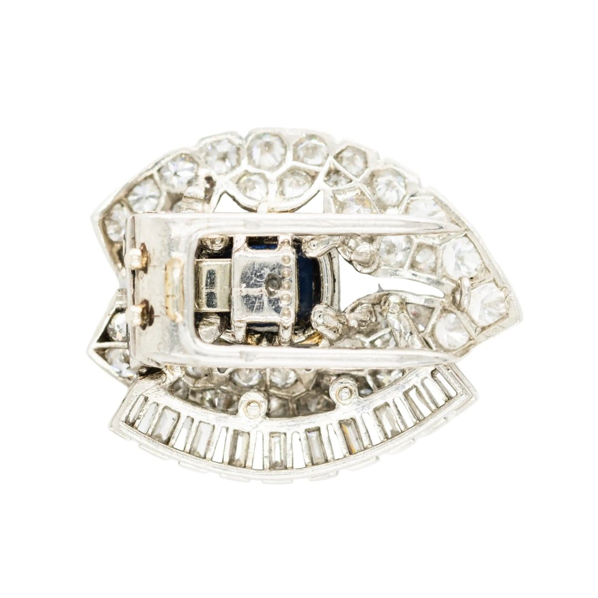 Broche Clip CARTIER en platine, saphir et diamants - Castafiore