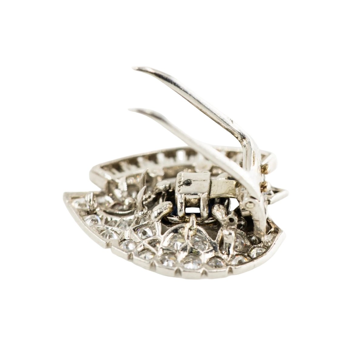 Broche Clip CARTIER en platine, saphir et diamants - Castafiore