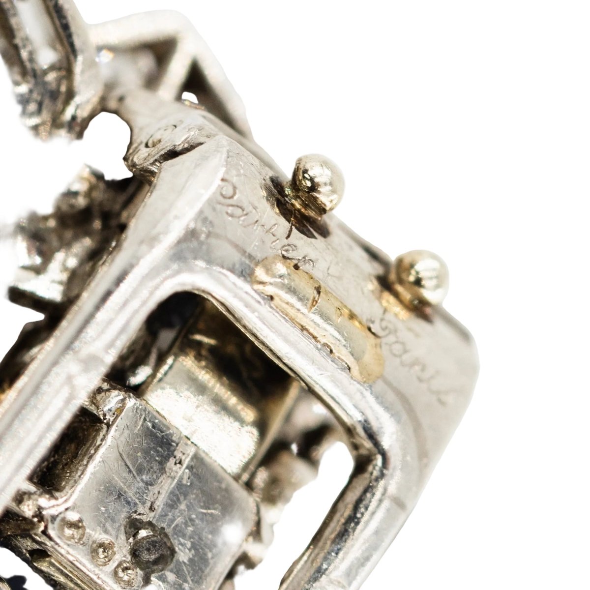 Broche Clip CARTIER en platine, saphir et diamants - Castafiore