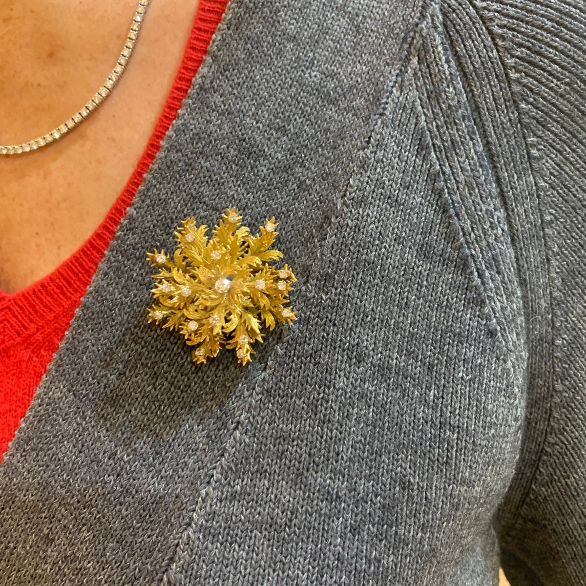 Broche Clip Chardon en or jaune et diamants - Castafiore