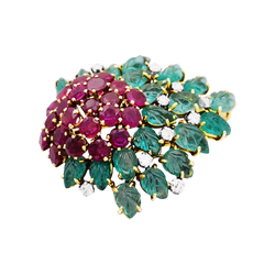 Broche Clip en or jaune, rubis, émeraudes et diamants - Castafiore