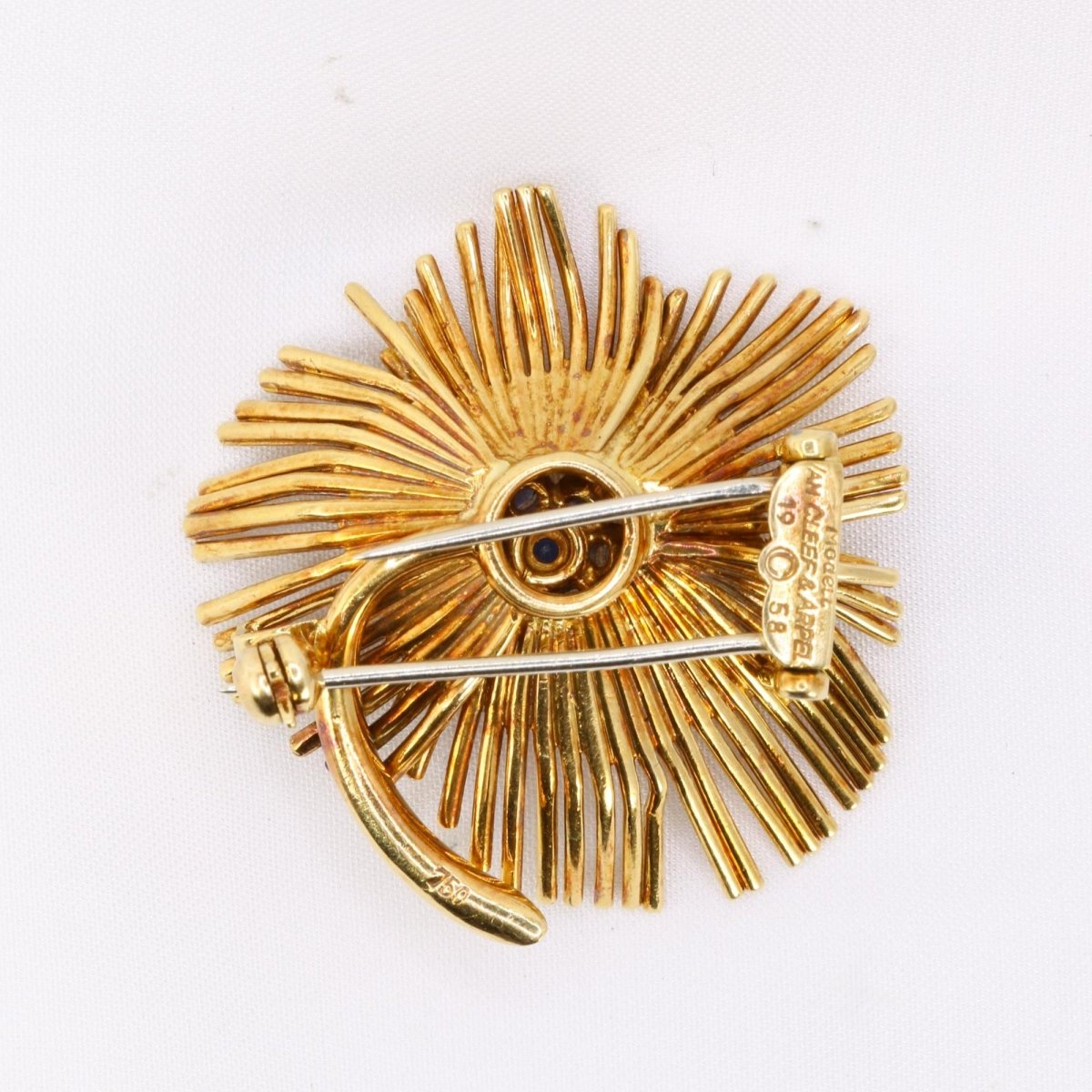 Broche Clip Van Cleef & Arpels en or jaune et saphirs - Castafiore