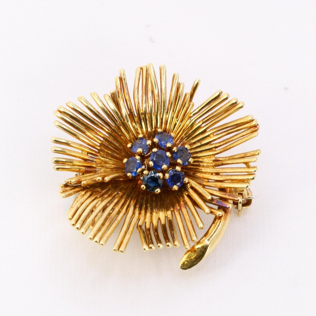 Broche Clip Van Cleef & Arpels en or jaune et saphirs - Castafiore