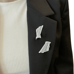 Broche Double-Clip en or blanc, platine et diamants - Castafiore