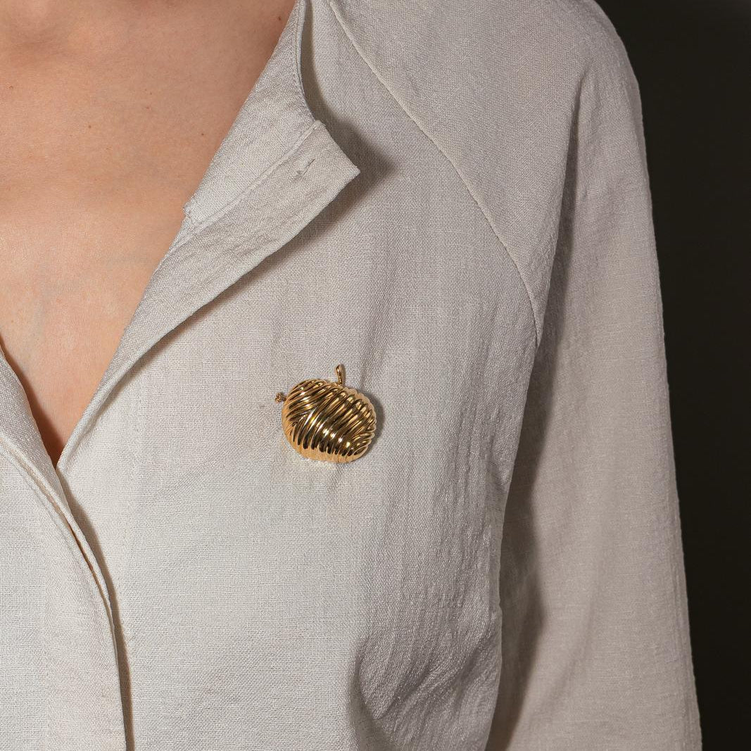 Broche Double Épingle BOUCHERON Pomme en or jaune