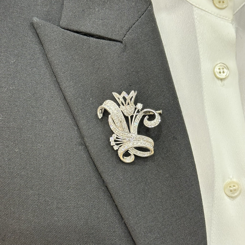 Broche en Or 18k et platine avec 2,50 Cts de diamants taille ancienne vers 1950. - Castafiore