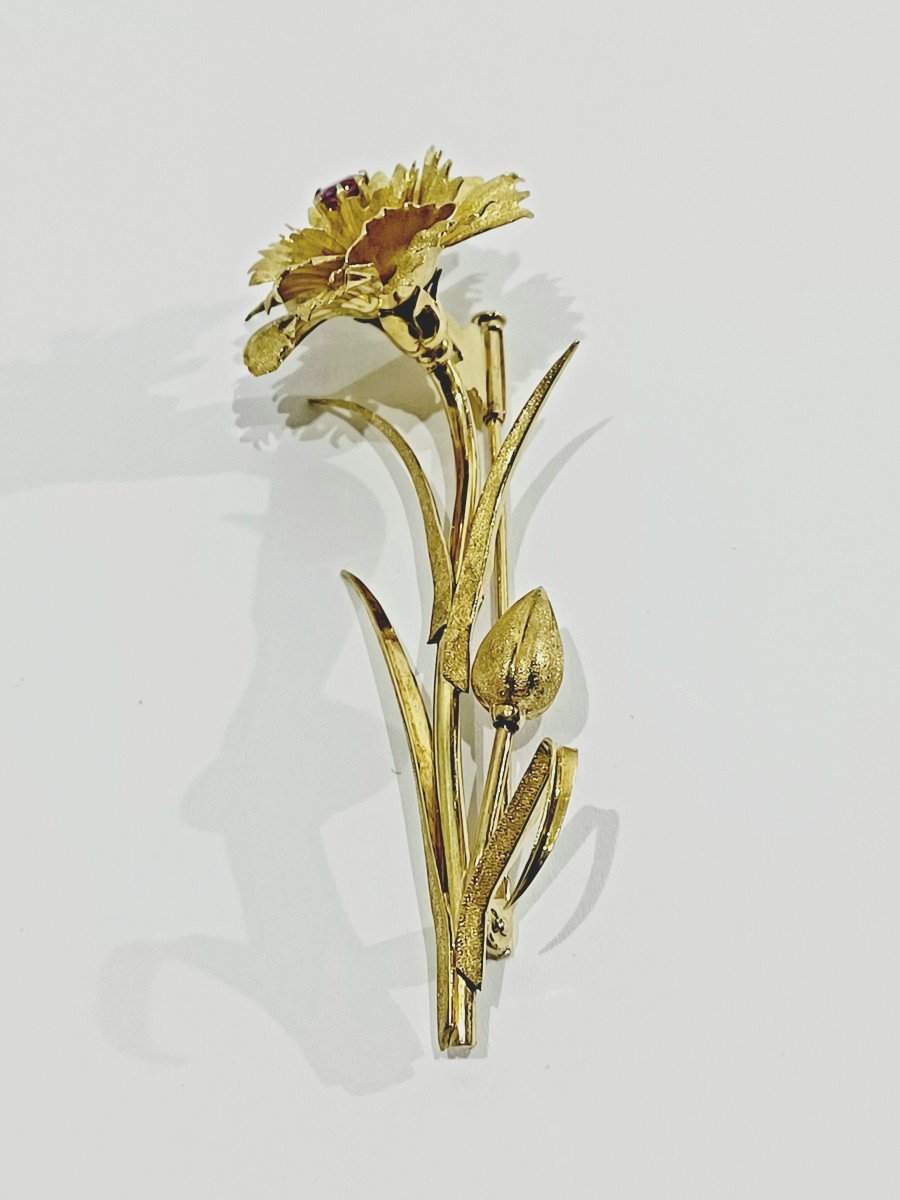 Broche en or jaune et saphir rose - Castafiore