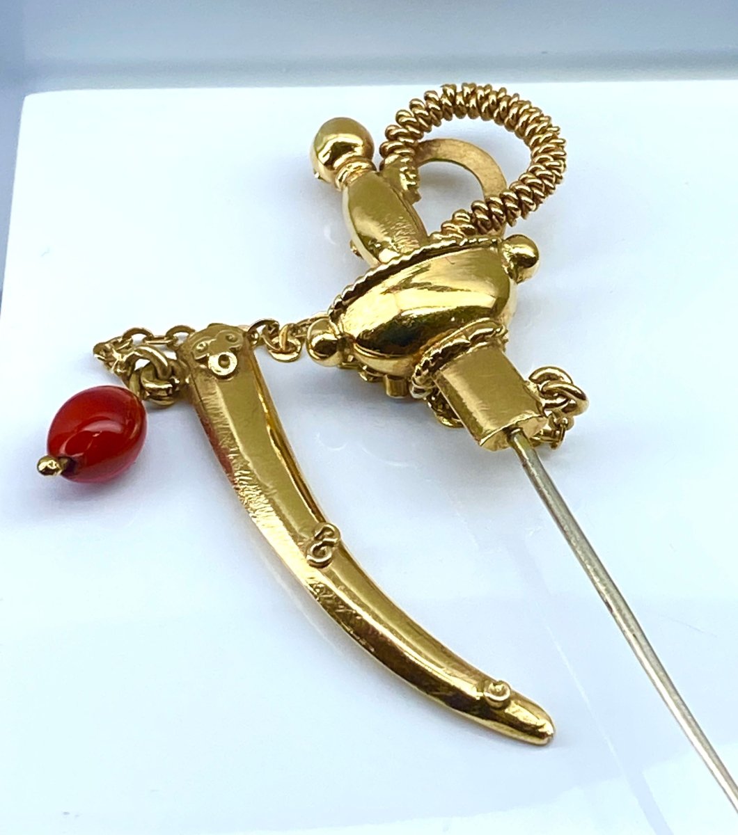 Broche épingle de cravate «  épée » en or 18 carats - Castafiore