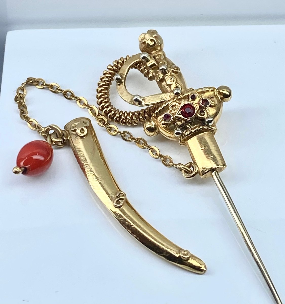 Broche épingle de cravate «  épée » en or 18 carats - Castafiore