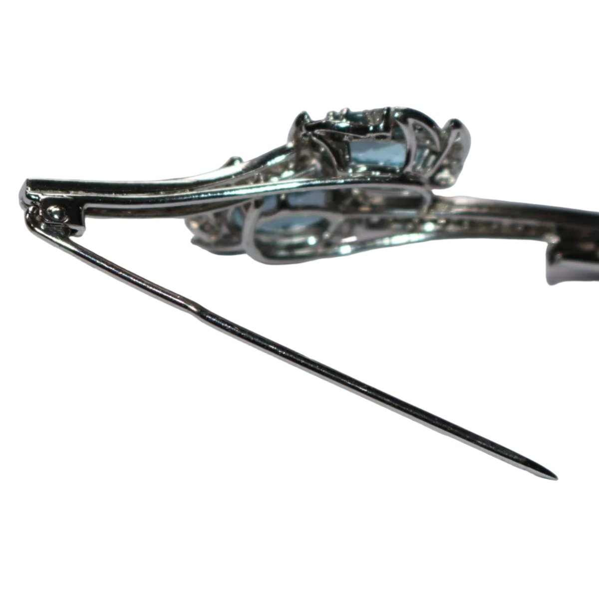 Broche Épingle en or blanc, aigues - marines et diamants - Castafiore