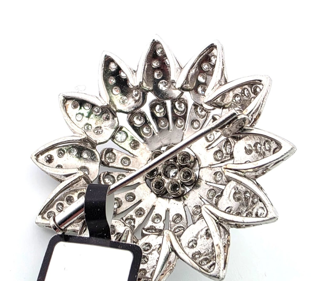 Broche Épingle en or blanc et diamants - Castafiore