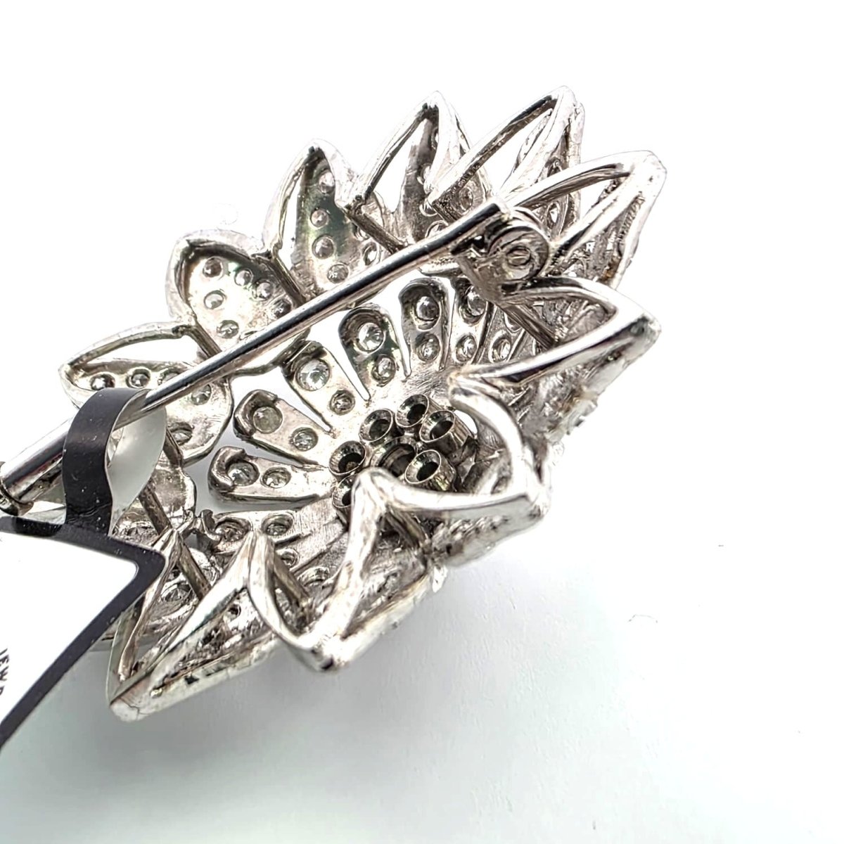 Broche Épingle en or blanc et diamants - Castafiore