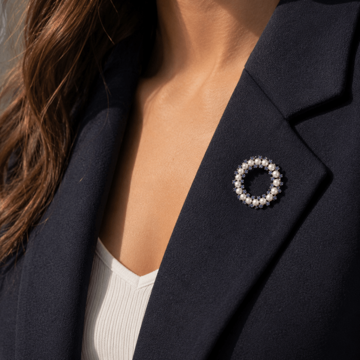 Broche Épingle en or blanc, perles et saphirs - Castafiore